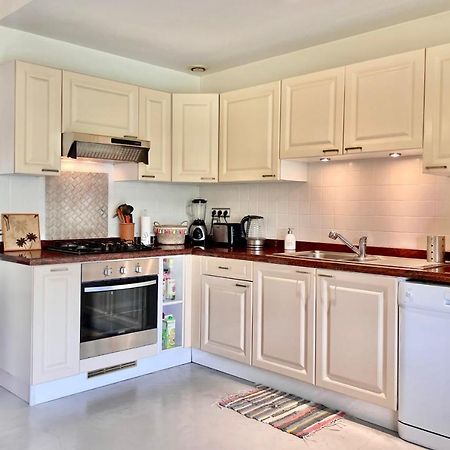 Vaiava Beach Carlton- Tahiti - Beachfront Luxury Residence & Pool - 4 Pers Punaauia  ภายนอก รูปภาพ