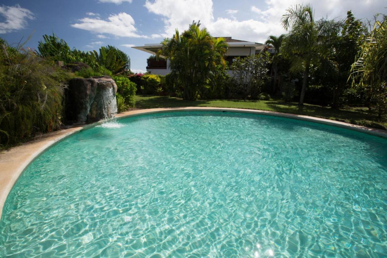 Vaiava Beach Carlton- Tahiti - Beachfront Luxury Residence & Pool - 4 Pers Punaauia  ภายนอก รูปภาพ
